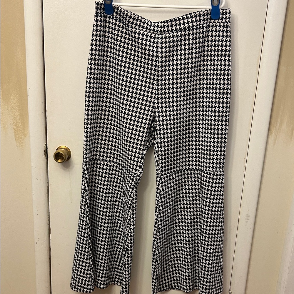 Black/White Houndstooth Women’s Flare Pants Size 4XL
